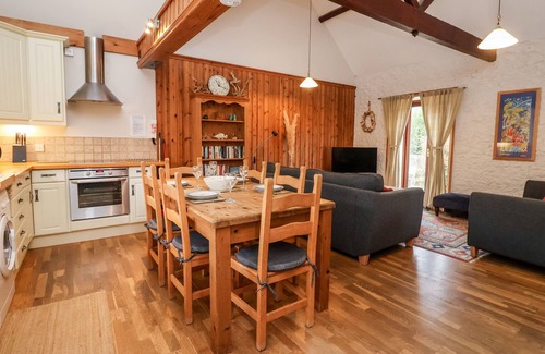 Rousdon House | 3 HOME FARM SOUTH, pet friendly, with a garden in Lyme Regis