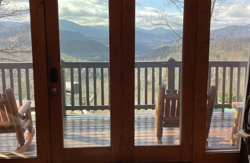 Black Bear Falls Cabin | 3 K Suites, Best Views, 2.5 m fr downtown! Sept 6-12 now open! 225 NT!+20% OFF!