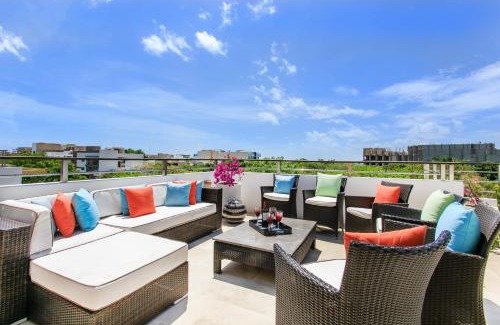 Gonzalo Guerrero Apartment | 3-Level Condo with a Private Balcony & Rooftop Lounge