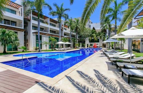 Gonzalo Guerrero Apartment | 3-Level Condo with a Private Balcony & Rooftop Lounge
