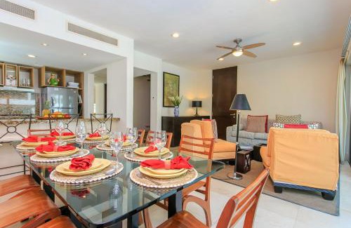 Gonzalo Guerrero Apartment | 3-Level Condo with a Private Balcony & Rooftop Lounge