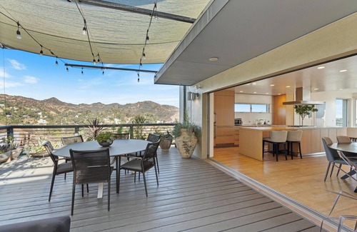 Hollywoodland House | 3-Level Luxury Getaway with 360 City Views