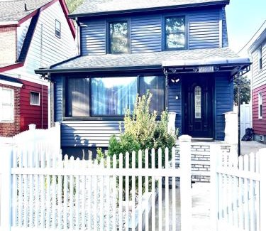 Queens House | 3 Luxurious bedrooms entire home, exclude basement