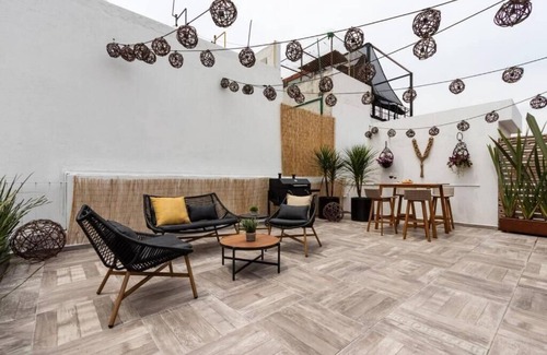 Roma Sur Apartment | 3) Manuela: Private Apartment King Size Bed Roma South