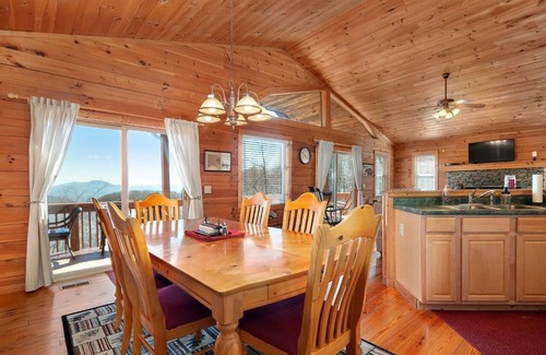 Settlers Ridge House | 3 Master Suites - Long Mountain Views Every Room - Gated - Fire Pit - Fire Place