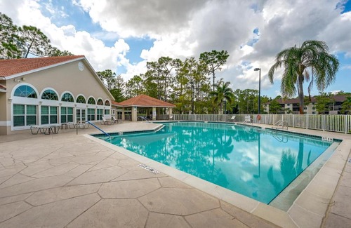 Naples Apartment | 3 Mi to Beaches Naples Condo with Pool Access!