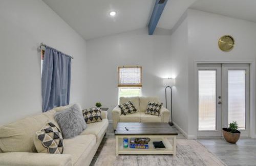 Galveston Apartment | 3 Mi to Bolivar Beach Quiet Condo with Balcony