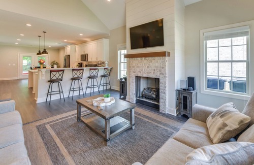 Auburn - Opelika House | 3 Mi to Campus: Auburn Home w/Deck + Fire Pit