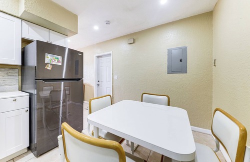 Dania Beach Apartment | 3 Mi to Dania Beach Pier: Convenient Apartment!