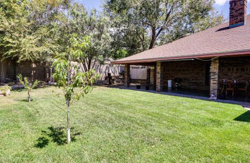 Roswell House | 3 Mi to Downtown Roswell Home with Patio and Yard