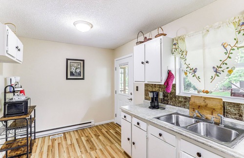 Burton Street House | 3 Mi to Dtwn Asheville: Duplex w/Spacious Yard!