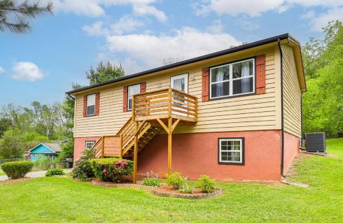 Burton Street House | 3 Mi to Dtwn Asheville Duplex with Spacious Yard!