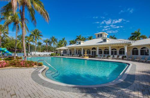 Moody River Estates Apartment | 3 Mi to Dtwn Fort Myers Condo with Pool and Hot Tub