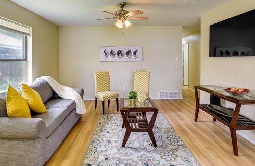 Waxahachie House | 3 Mi to Dtwn Waxahachie Townhome with Fire Pit