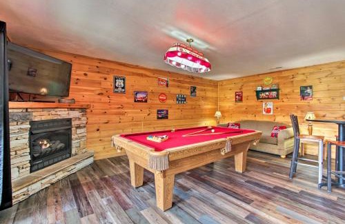 Black Bear Falls House | 3 Mi to Gatlinburg Cabin with Deck and Pool Table!