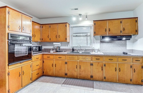 Hampton House | 3 Mi to Huntington Beach: Hampton Family Home!