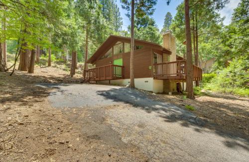 Twin Peaks House | 3 Mi to Lake Arrowhead Cabin with Furnished Deck!