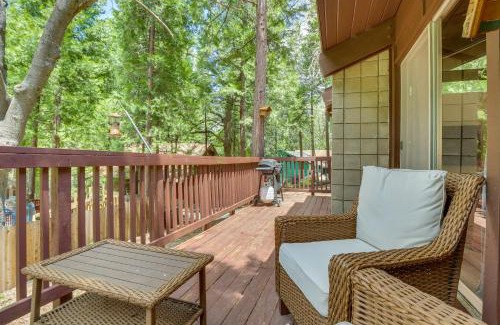 Twin Peaks House | 3 Mi to Lake Arrowhead Cabin with Furnished Deck!