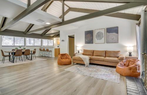 Twin Peaks House | 3 Mi to Lake Arrowhead Cabin with Furnished Deck!