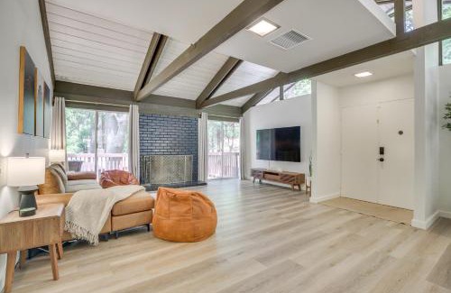 Twin Peaks House | 3 Mi to Lake Arrowhead Cabin with Furnished Deck!