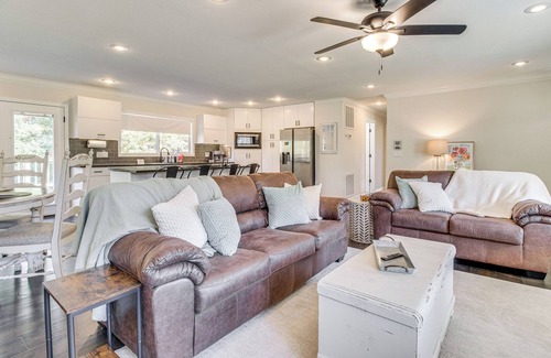 Mountain Home House | 3 Mi to Lake: House w/Fire Pit in Mountain Home!