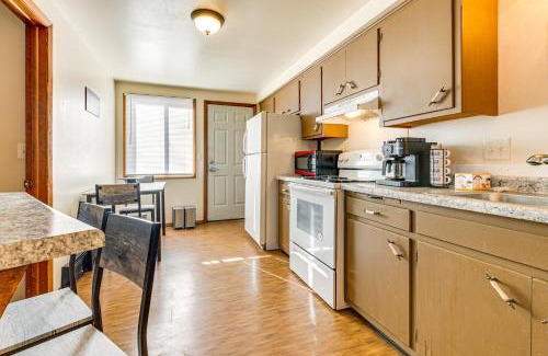 Green Bay House | 3 Mi to Lambeau Field Ideally Located Townhome!