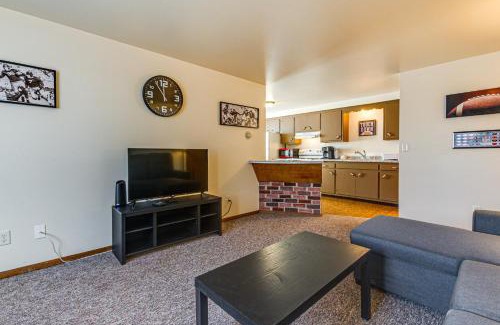 Green Bay House | 3 Mi to Lambeau Field Ideally Located Townhome!