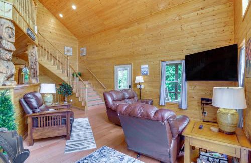 Byrdstown House | 3 Mi to Marina Cabin with Hot Tub in Byrdstown!