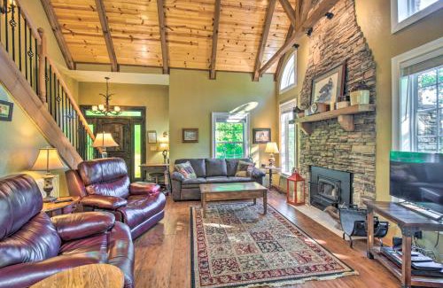 Hayesville House | 3 Mi to Museums Smoky Mountains Cabin with Deck