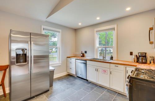 North Charleston House | 3 Mi to Park Circle North Charleston Abode!