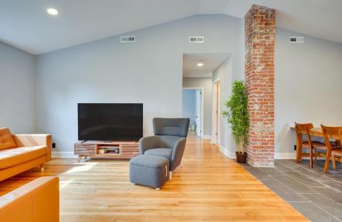 North Charleston House | 3 Mi to Park Circle North Charleston Abode!