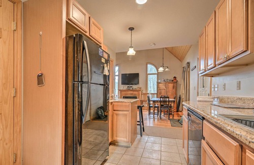 Snowshoe Cabin | 3 Mi to Snowshoe Resort: Cabin w/Hot Tub