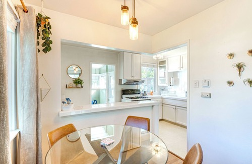 Burbank House | 3 Mi to Universal Studios: Chic Home w/Yard!
