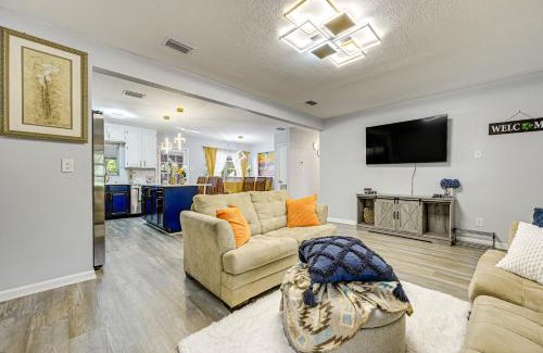 Bearss Plaza House | 3 Mi to USF Chic Home with Yard in Tampa!
