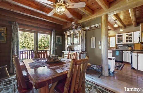 Holland Cabin | 3 miles from downtown Holland 12 miles from Saugatuck 7 miles to Lake Michnnnnnn