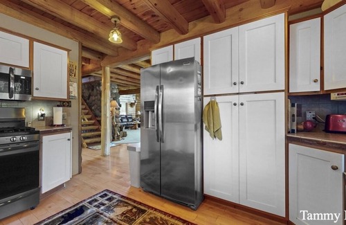 Holland Cabin | 3 miles from downtown Holland 12 miles from Saugatuck 7 miles to Lake Michnnnnnn