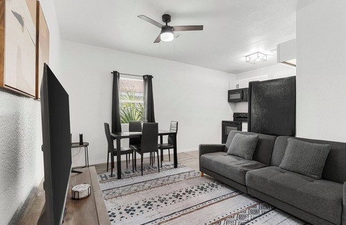 Ybor City House | 3 Miles From Downtown Tampa