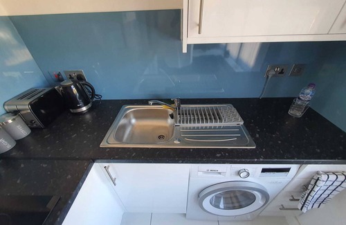 Yeading Apartment | 3 miles Ruislip - 1 mile Southall - 3 miles Northolt - B