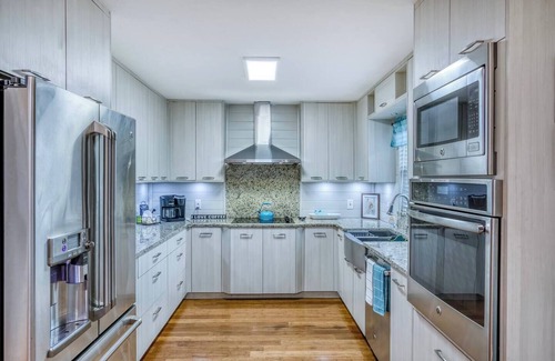 Whitney Beach House | 3 miles to AMI beach, 3 bed 2 bath, 4 miles to IMG