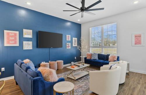 Cleveland Park House | 3 Miles to Broadway -Garage, Patio, Walk to Shops