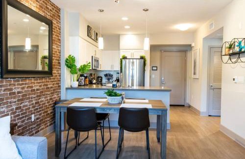 Fullerton Apartment | 3 Miles to Disney Heated Pool CnvntnCtr Jacuzzi