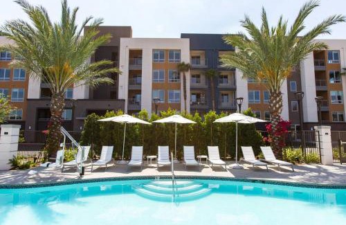 Fullerton Apartment | 3 Miles to Disney Heated Pool CnvntnCtr Jacuzzi