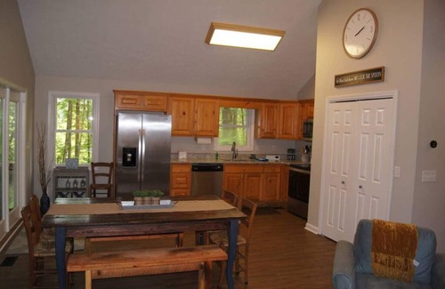 Ellijay Cabin | < 3 miles to Downtown, Hot tub and Firepit/Cabin