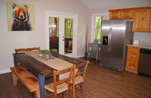 Ellijay Cabin | < 3 miles to Downtown, Hot tub and Firepit/Cabin