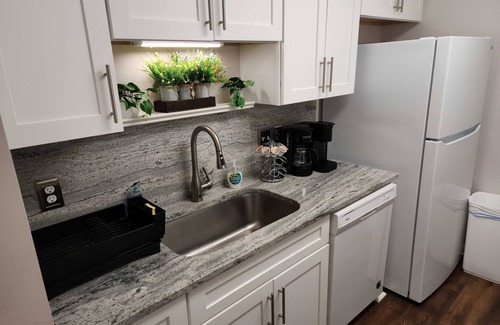 Tallahassee Apartment | 3 miles to FSU- Upper Midtown! Meridian Rd Comfy!