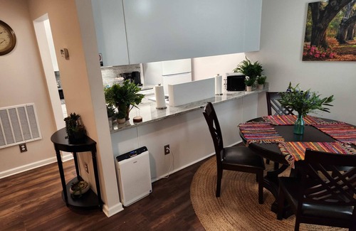 Tallahassee Apartment | 3 miles to FSU- Upper Midtown! Meridian Rd Comfy!