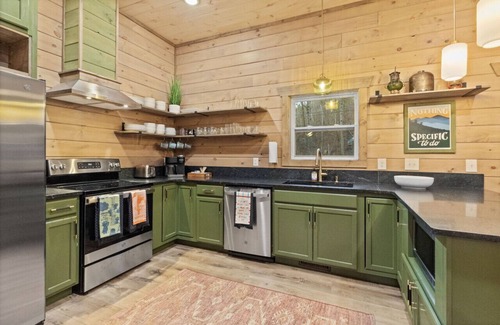 Chalet Village North House | 3 miles to Gatlinburg HotTub Arcade AirHockey