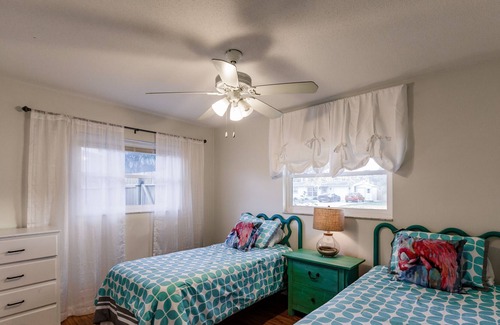 South Gate Ridge House | 3 Miles to the Beach, perfect for long stays!