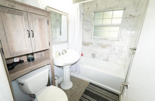 Boynton Beach House | 3 Min from Beach, with Hot tub and Backyard Oasis!