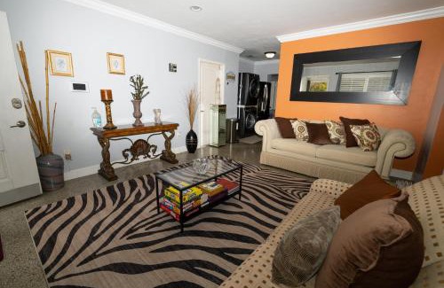 Boynton Beach House | 3 Min from Beach, with Hot tub and Backyard Oasis!